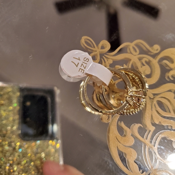 👸🏼Gold tone crystal ring set - Picture 6 of 6